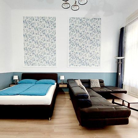 Eoetvoes Apartman Budapest Luaran gambar