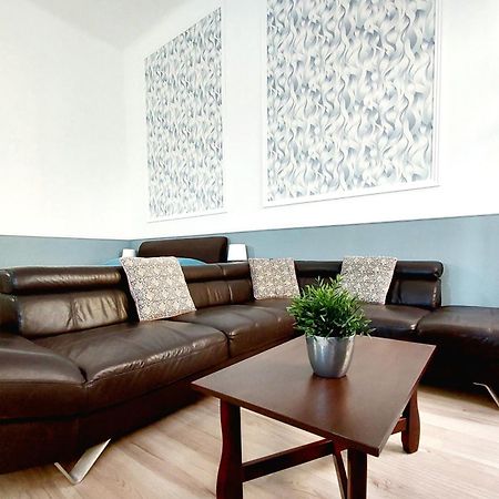Eoetvoes Apartman Budapest Luaran gambar