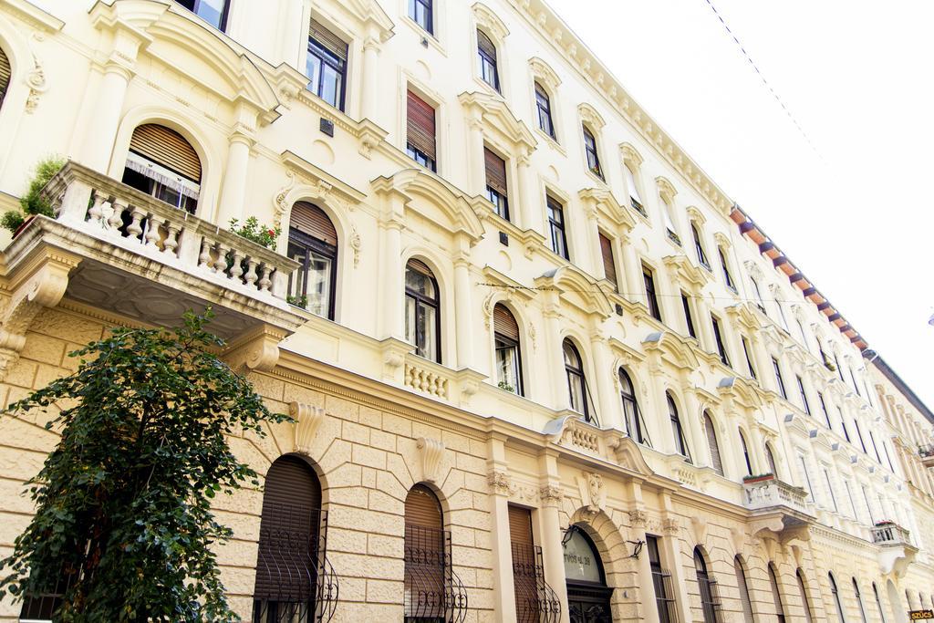 Eoetvoes Apartman Budapest Bilik gambar
