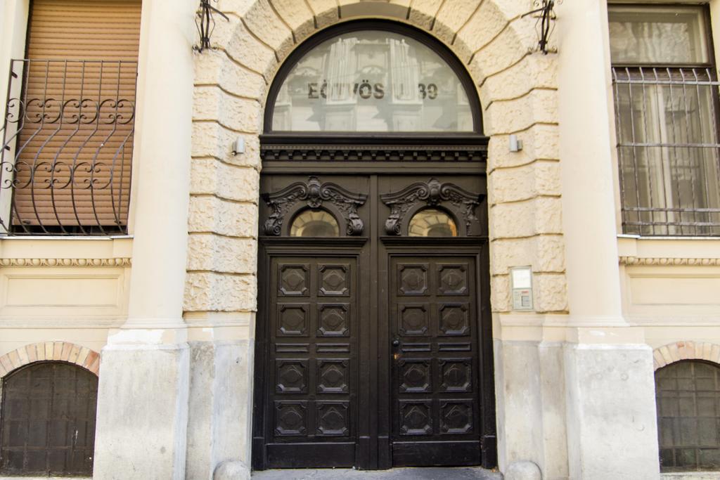 Eoetvoes Apartman Budapest Bilik gambar