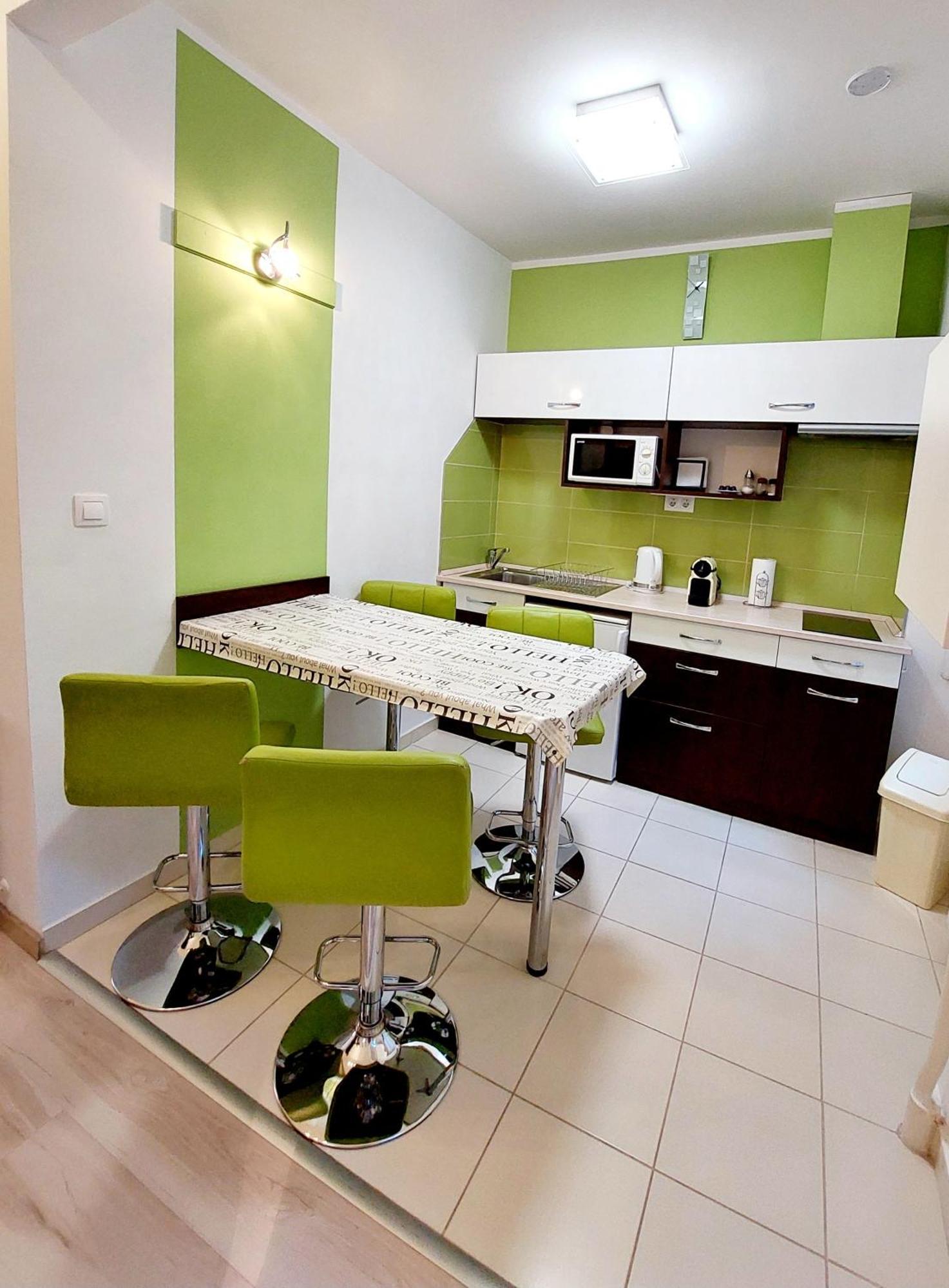 Eoetvoes Apartman Budapest Luaran gambar